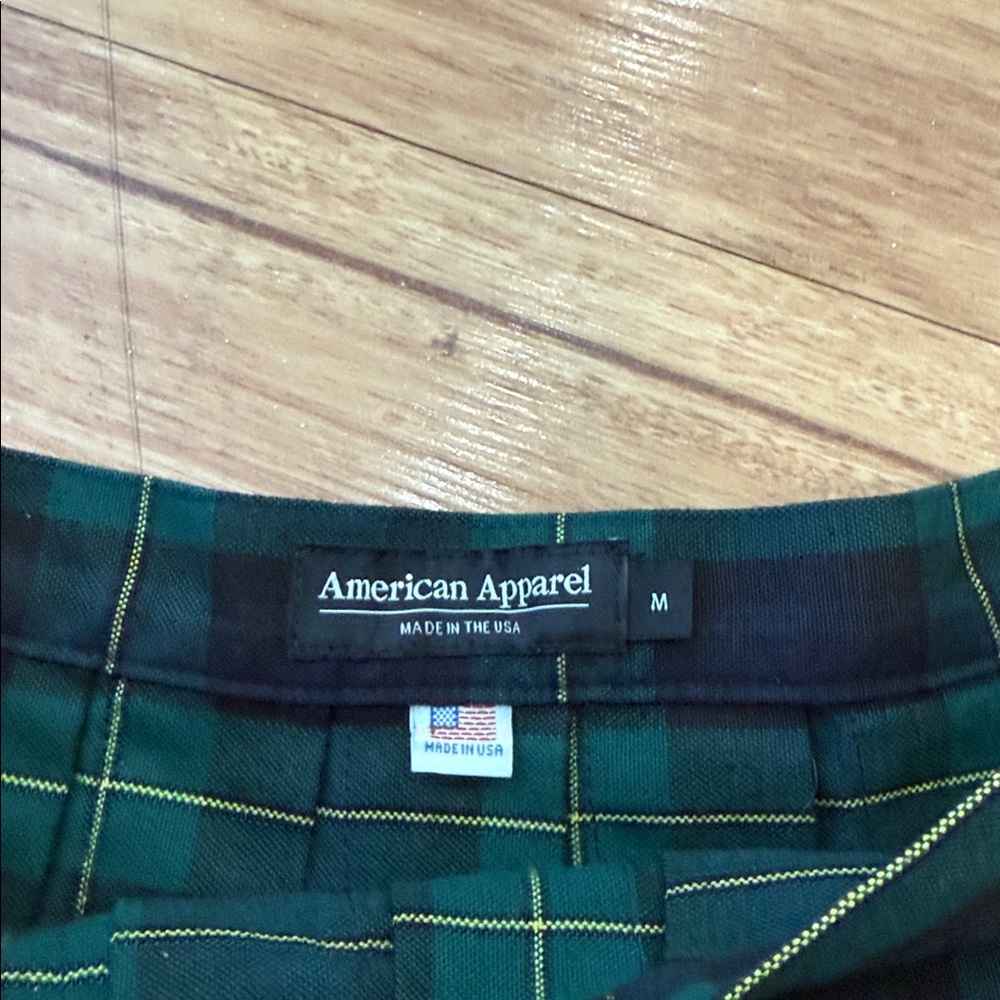 NWOT American Apparel Plaid Mini Skirt, Size M - Picture 2 of 3
